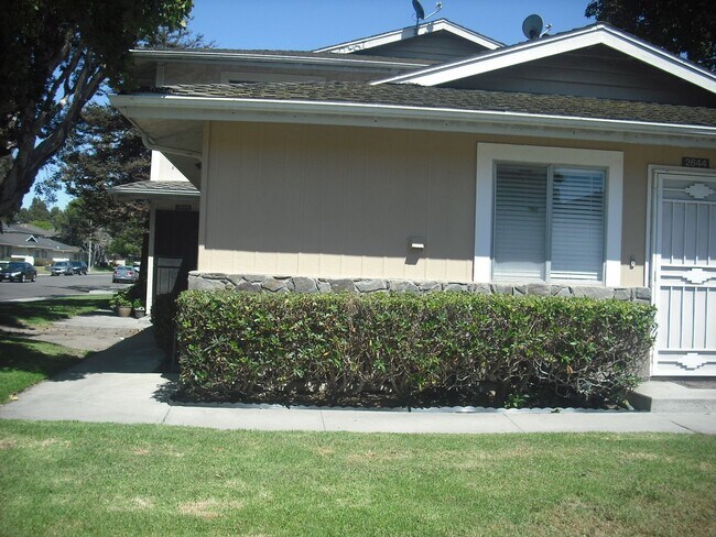 Photo - Nicely Upgraded Corner Townhouse