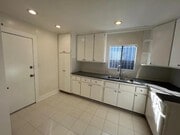 Photo - 1110 W 92nd St