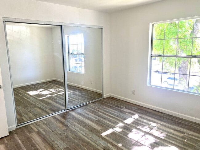 Photo - Lovely 2 Bed/2 Bath with Hardwood Floors, ...