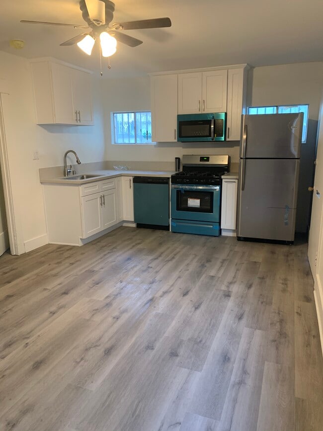 Photo - 627 W 79th St Unit 3