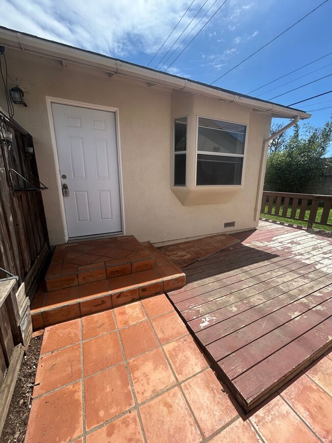 Building Photo - FOR RENT 1+1 Midtown Ventura DUPLEX