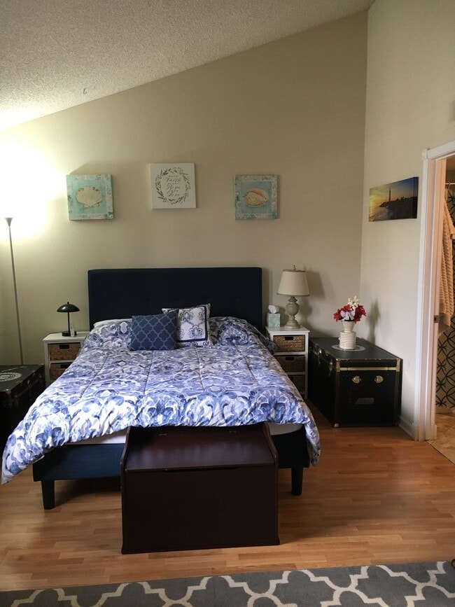 Building Photo - All Upgraded Townhome In Cherokee Canyon Gated Complex