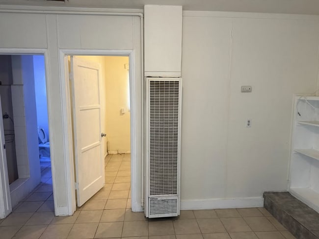 Photo - 250 W Williams St