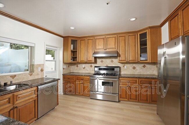 Photo - 1827 Hill Dr Unit 1827