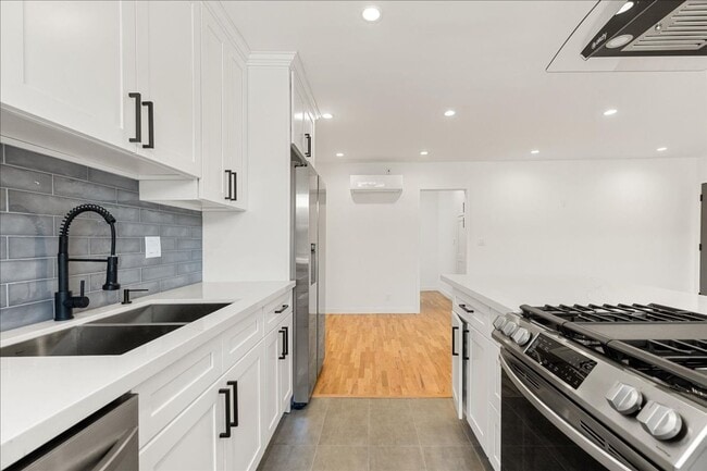 Photo - 652 Hayworth Ave Unit 06