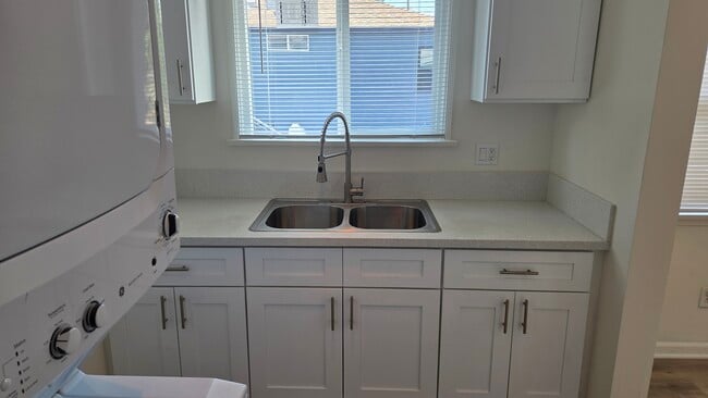 Photo - 4135 W Toluca Lake Ave Unit 4135 1-2