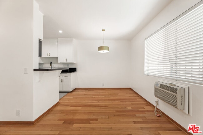 Photo - 1608 S Bentley Ave Unit 2