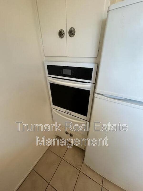 Photo - 4619 Lexington Ave Unit 4