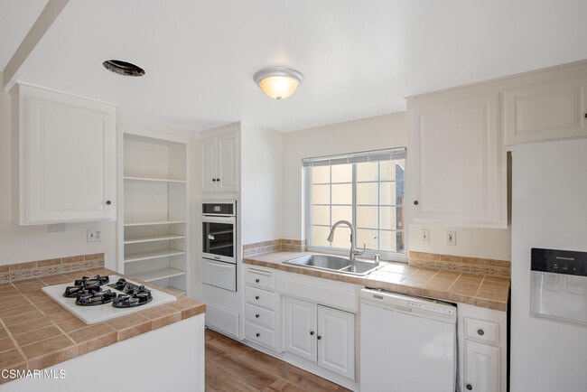Photo - 2087 Rhoda St