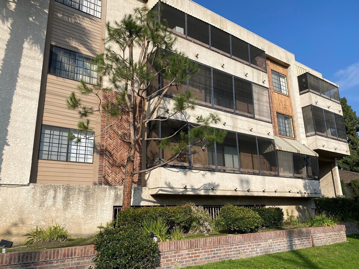 Photo - LOOK AND LEASE OFFER: $500.00 CREDIT IF LE... Apartment Unit 306