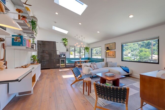 Building Photo - 1851 Lobdell Pl Unit 1851 Lobdell Pl #1 Zen Space Rental