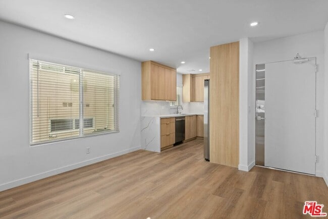 Photo - 2449 Beachwood Dr Unit 9