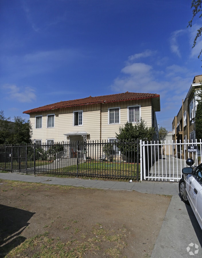 Primary Photo - 255 S Catalina St Apartments
