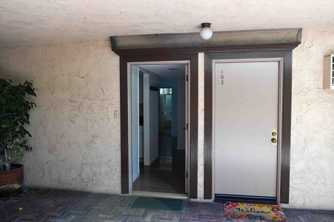 Photo - 1865 Greenfield Ave Unit 101