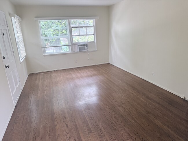 Photo - 606 N Pass Ave Unit 606n pass ave