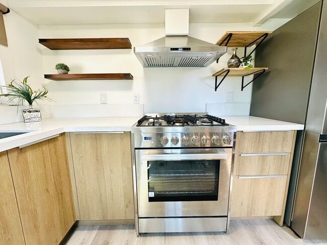Photo - 3259 Rowena Ave