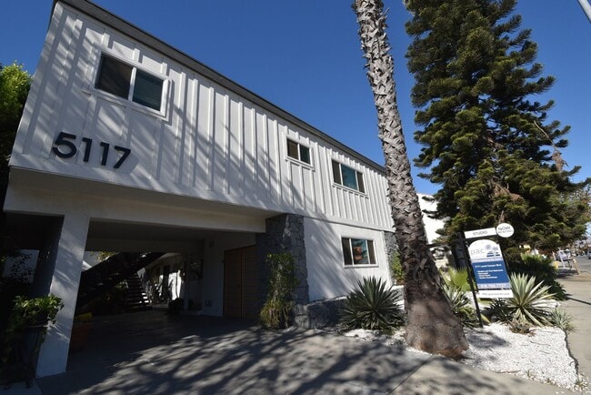 Building Photo - 5117 Laurel Canyon Blvd Rental