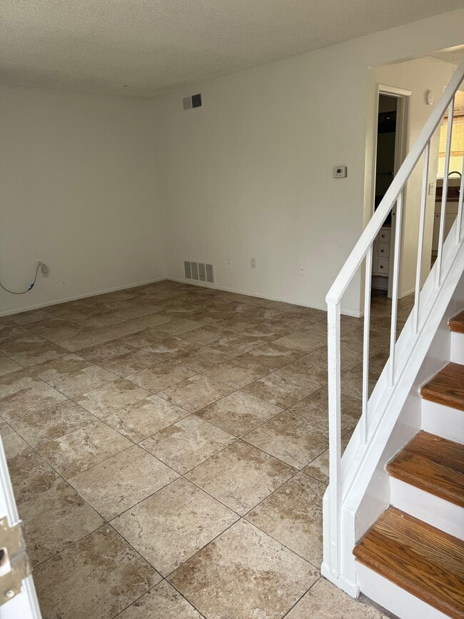 Entry - 1340 E Stearns Ave