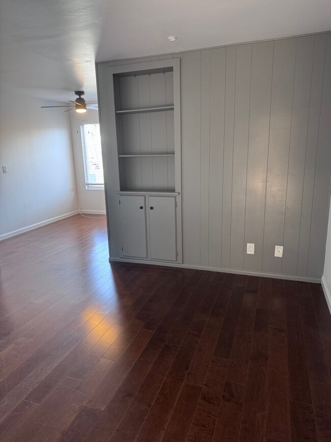 Photo - 1360 Hornblend St