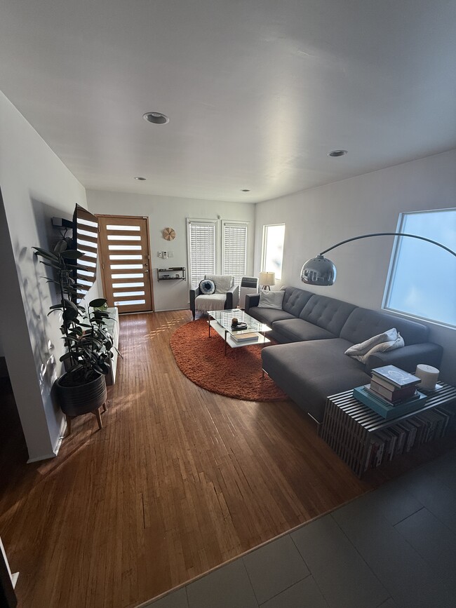 Photo - 4919 Klump Ave