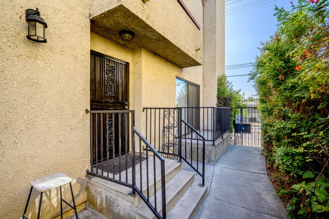 Photo - 13203 Vanowen St