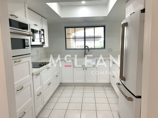 Beautiful Two Bedroom Condo in a Stunning ... - Beautiful Two Bedroom Condo in a Stunning ...
