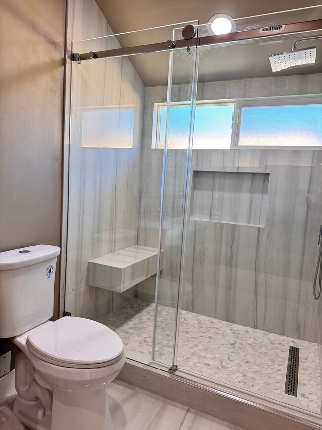Photo - 323 Amberwick Ln