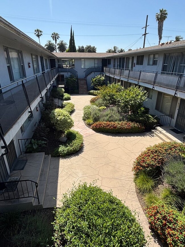 Spacious 1 bedroom available now in Long B... - Spacious 1 bedroom available now in Long B... House