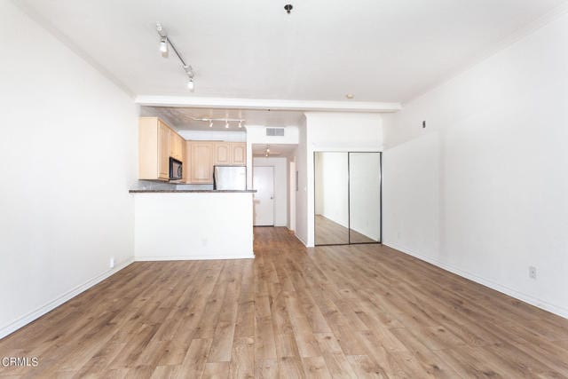 Building Photo - 300 N El Molino Ave Unit 210