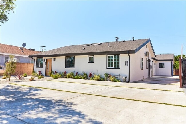 Building Photo - 14745 Bassett St Unit 14745 Rental