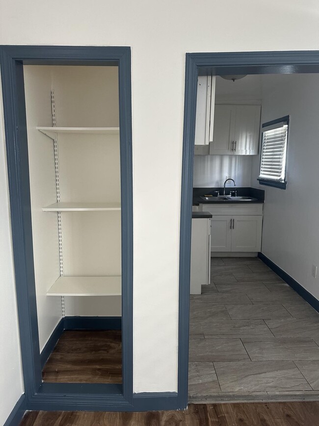 Photo - 1032 W 95th St Apartments Unit 10325/8