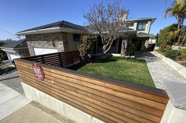 Property Front Yard - 625 30th St Unit 62530thSt