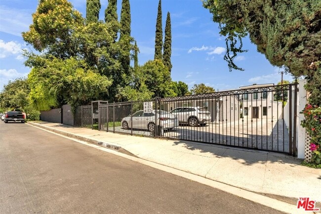 Photo - 14121 Califa St
