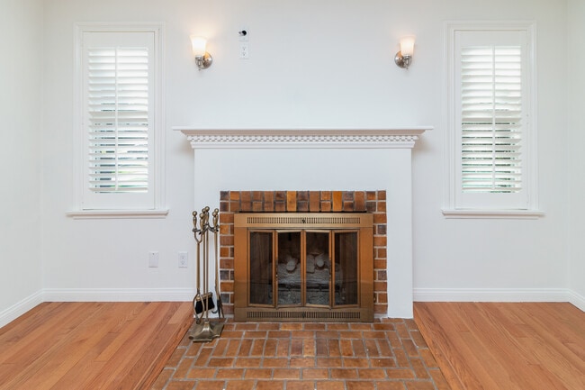 Photo - 11033 Barman Ave