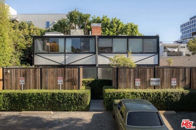 Building Photo - 1570 La Baig Ave Unit A