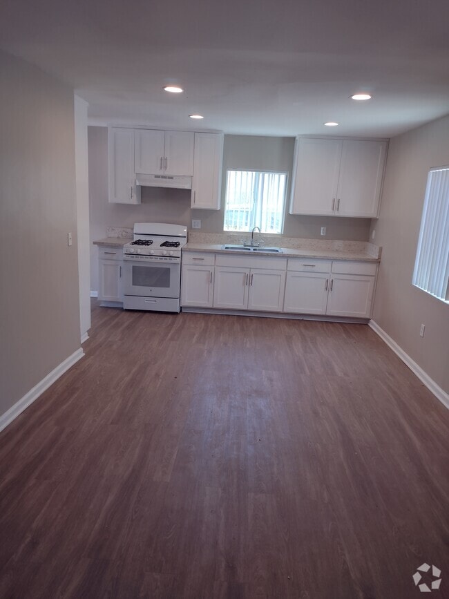 Building Photo - 1041 E Avenue R Rental