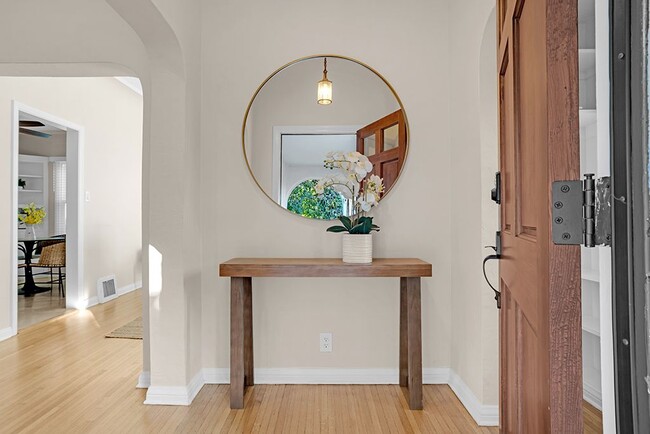 Photo - 2148 Prosser Ave