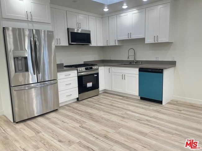 Photo - 2025 Ocean Park Blvd Unit B