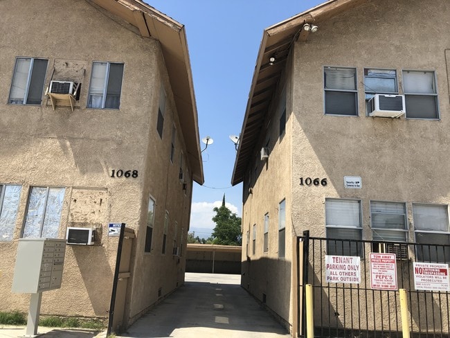 Building Photo - 1066 W 5th St Unit 1066 4 Rental