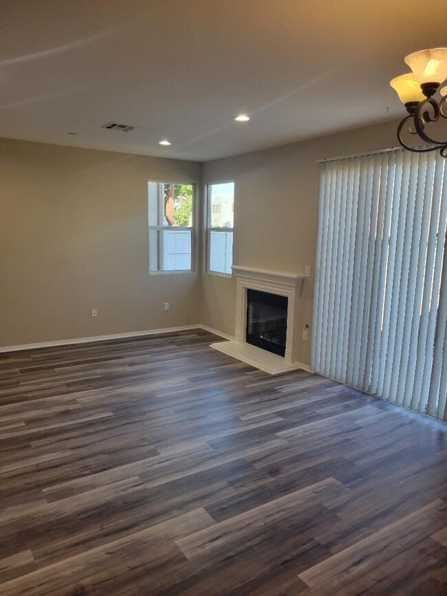 Photo - BEAUTIFUL SPACIOUS TOWNHOUSE IN GREAT LOCA...