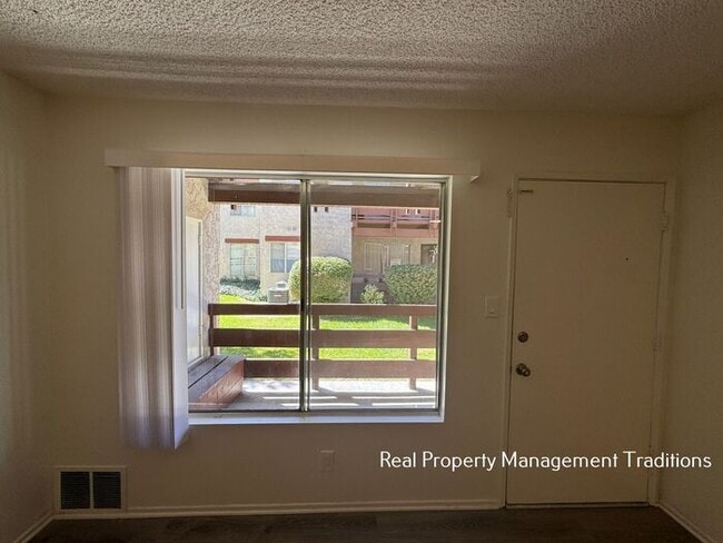 Photo - 3 + 2 Condo West Lancaster