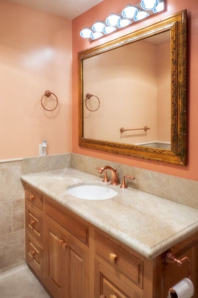 Photo - Spacious & Bright 3 Bedroom End Unit Condo in Prime Location