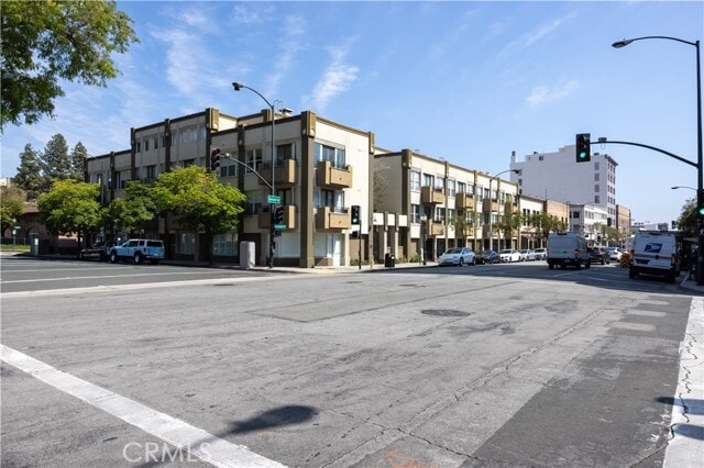 Building Photo - 80 N Raymond Ave Unit 106