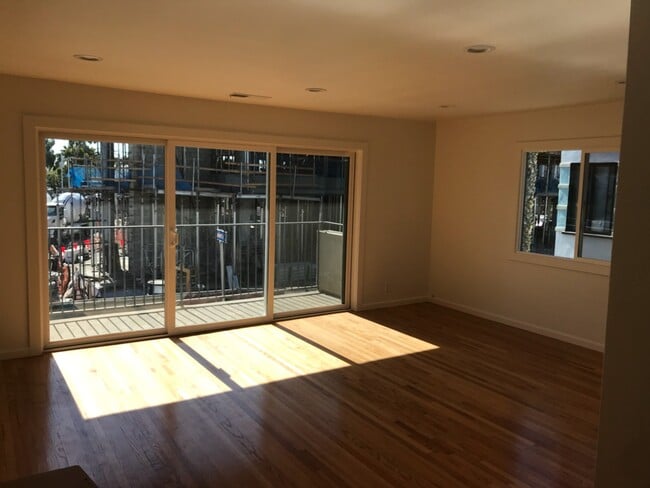 living room - 21 Alamitos Ave Unit 3