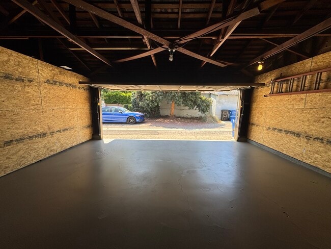 Photo - 13900 Burbank Blvd