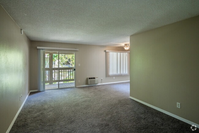 1BR, 1BA - 720SF - Living Room - Seranado Fountain Apartments