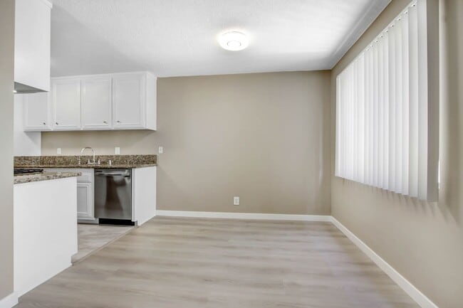 Photo - 1234 Wellesley Ave Unit 02