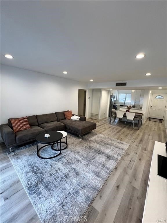 Building Photo - 10331 Lindley Ave