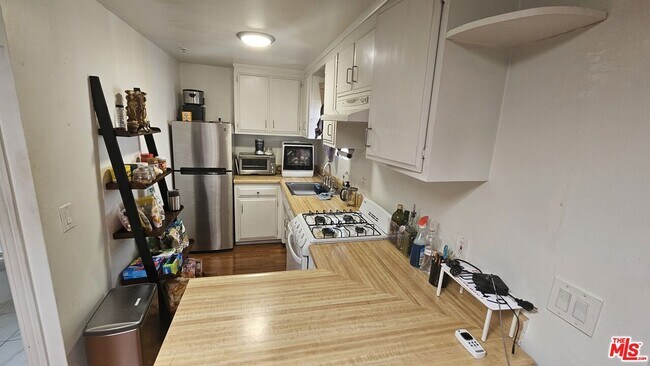 Photo - 1121 N Curson Ave Unit 2