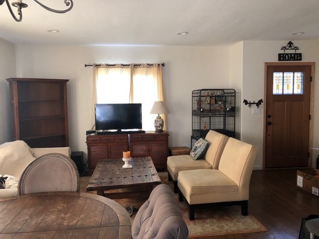 Living Room - 2821 W Clark Ave